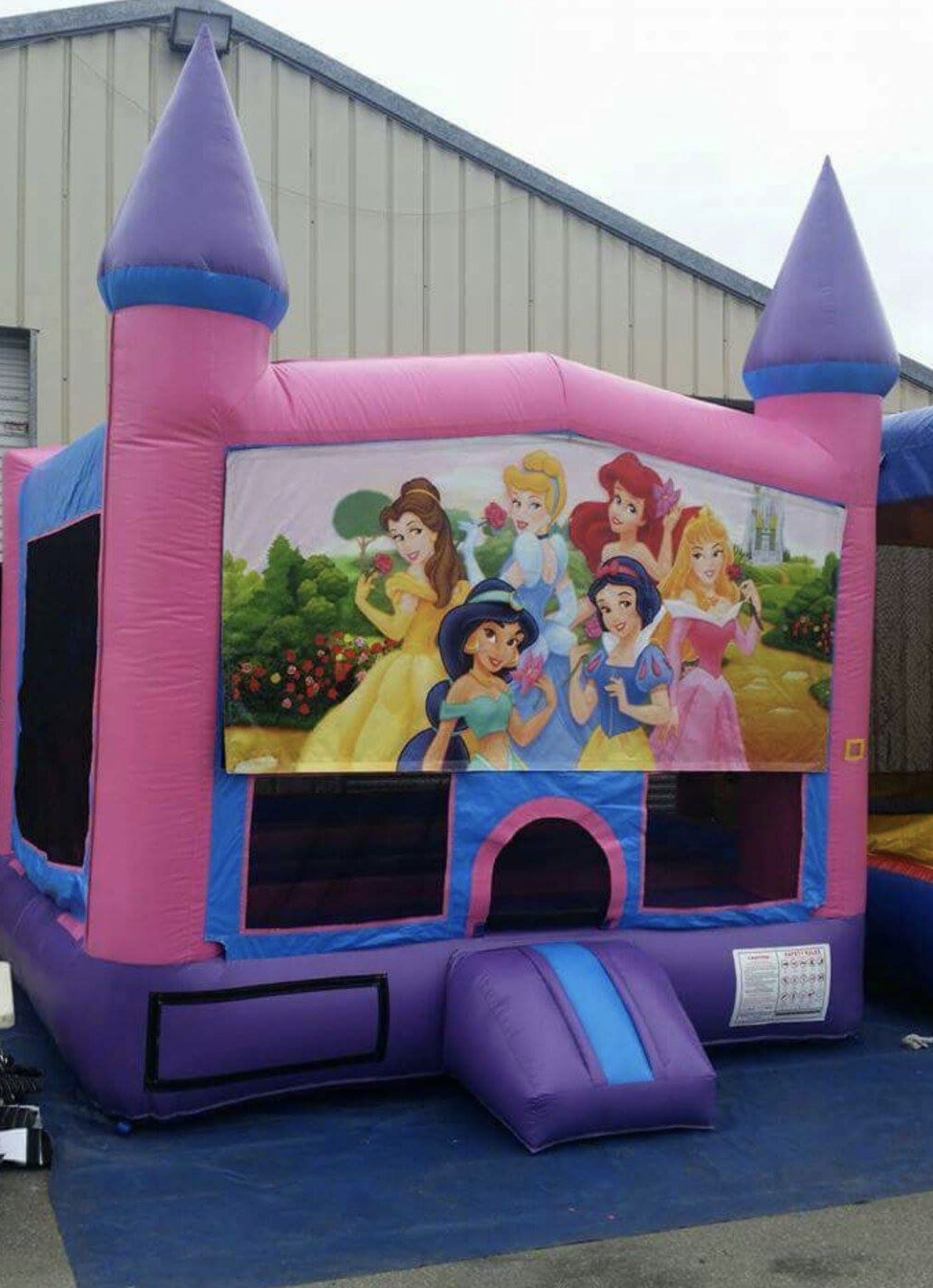 this image shows bounce house rentals in Carmichael, CA